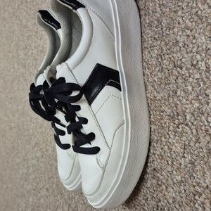 Dr. Scholl's White and Black Womens Madison Lace Sneakers Size 6.5